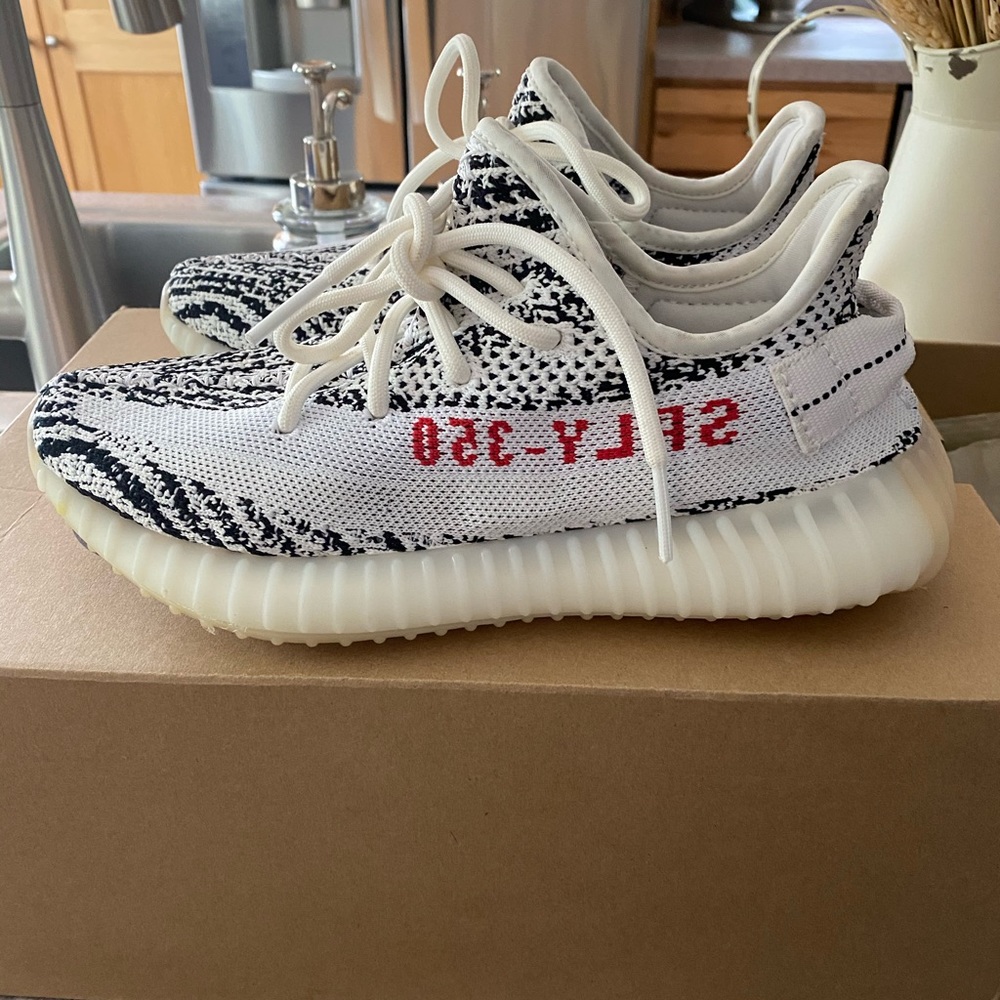 yeezy boost 350 zebra